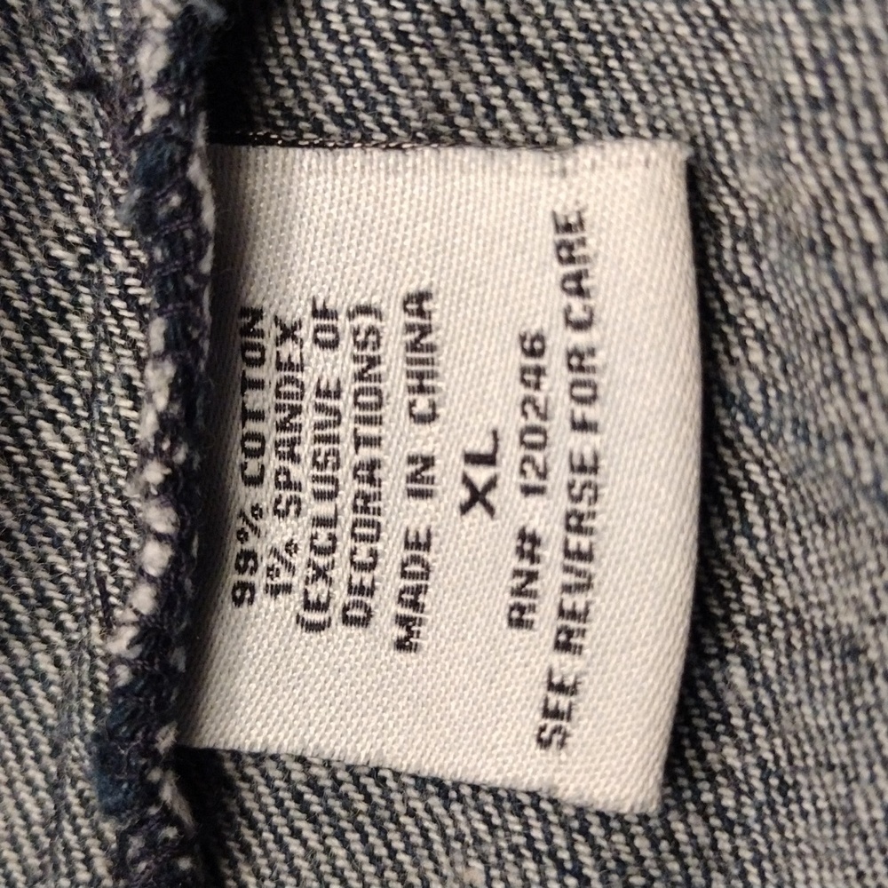 Wallflower Juniors Size XL Distressed Denim Vest, Dark wash denim blue - Picture 5 of 7